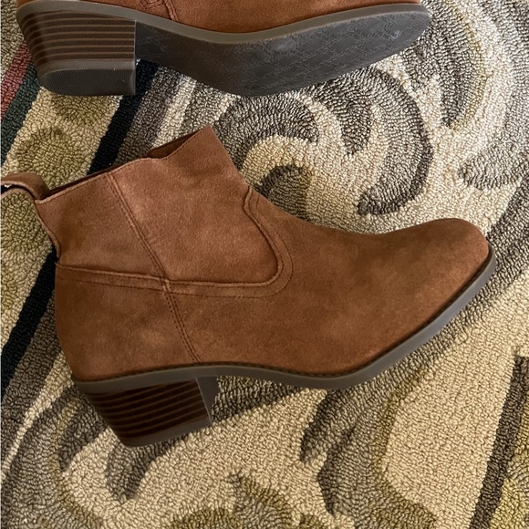 Vionic Vera suede bootie in Toffee - Picture 3 of 7